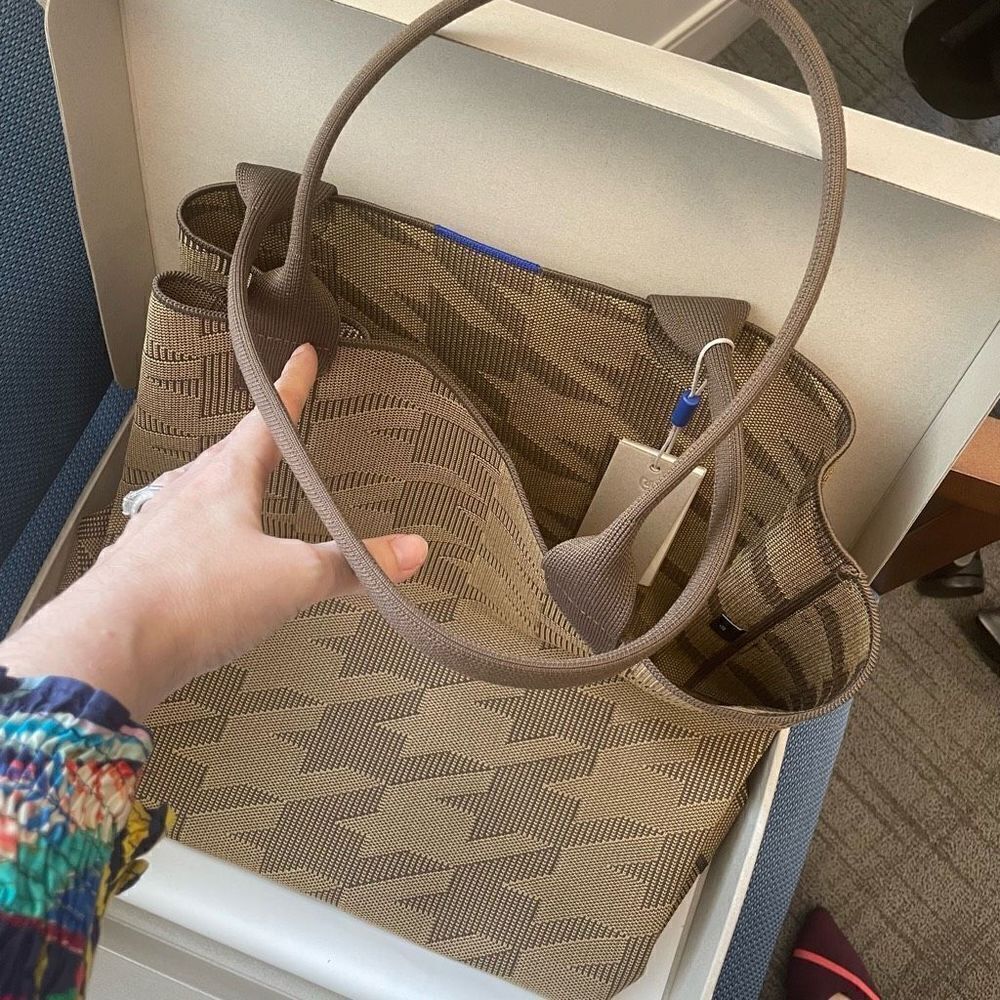 Rothy’s Lightweight Tote Dark Camel Houndstooth Collector’s Edition - Picture 8 of 8